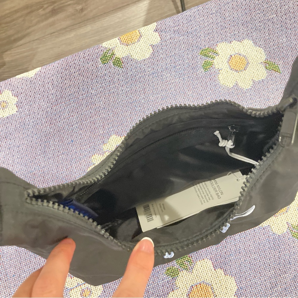 UO ribbon mini nylon shoulder baggu - Picture 7 of 7